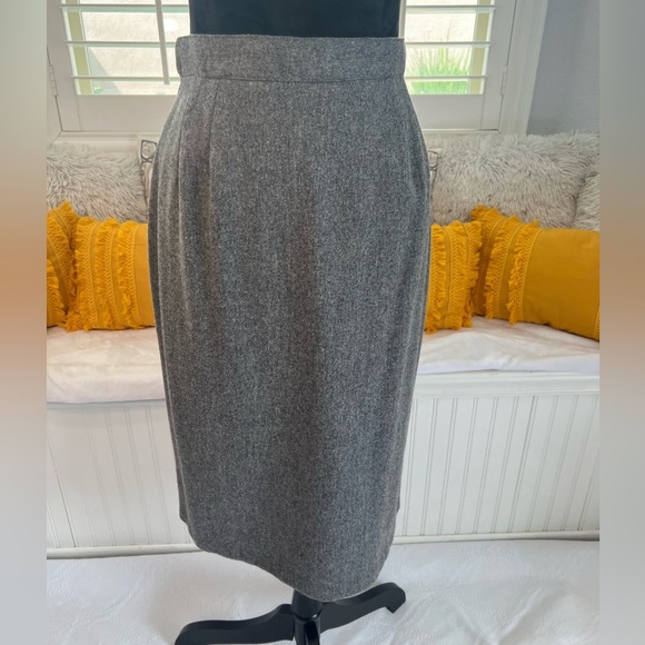 Sag Harbor Dresses & Skirts - Vintage 100 % Wool Sag Harbor Classic Gray Pencil Skirt, Size 13/14